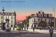 Vlevo č. p. 524 lékárna U Huberta z r. 1906 již po přestavbě