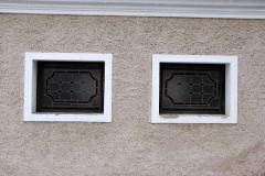 Kaplička na Křižatkách - vitráže