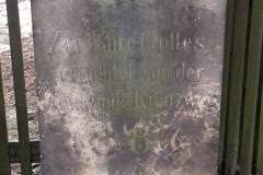 Kaplička na Křižatkách - sokl kříže