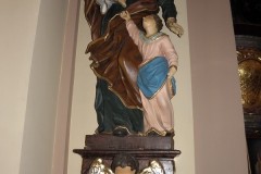 8/ Vlevo na konzole socha sv. Anny s Ježíškem v náručí po boku jako dívenka Panna Maria -baroko -dřevo - kvalitní řezbářská práce, výška 155 cm