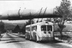 Vůz 102/I. zachytil fotograf v létě 1947 při jízdě od Stalinových závodů do H.Litvínova před křížením se vzduchovodem chemičky.Na místě tehdejší silnice se dnes rozkládá areál Petrochemie Asi 1 km východně leží zastávka Doly-Hlubina